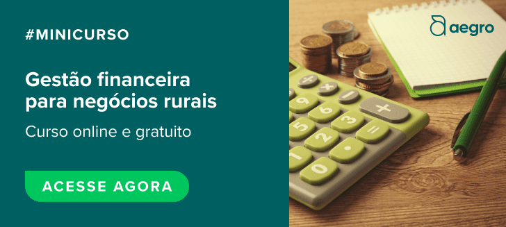 À direita, imagem de calculadora, caneta e moedas. À esquerda, descrição do curso de gestão financeira gratuito